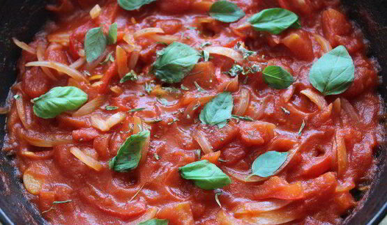 пицца маринара на томатном тесте