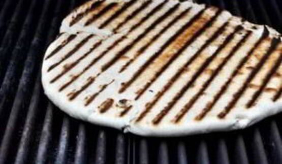 пицца на гриле на завтрак