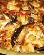 Пицца на сером тесте