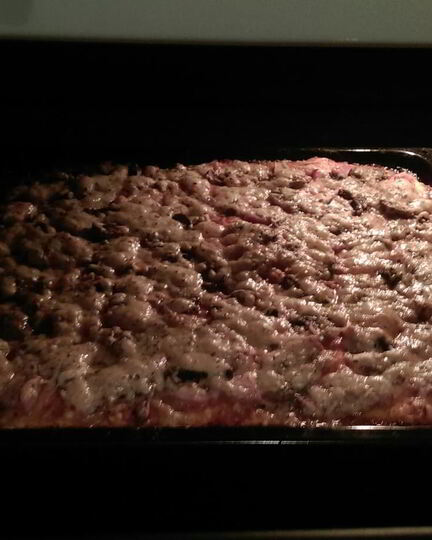 Рецепт пиццы на тонкой основе с грибами и ветчиной