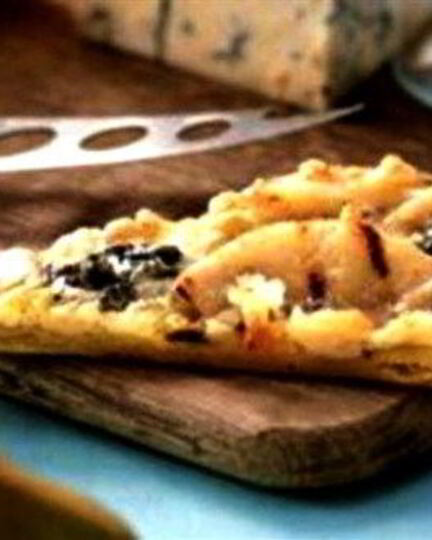 Рецепт пиццы с голубым сыром и грушей