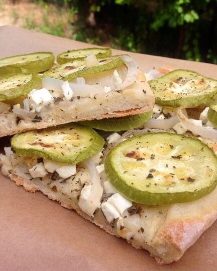 Рецепт пиццы с кабачками и ароматом базилика