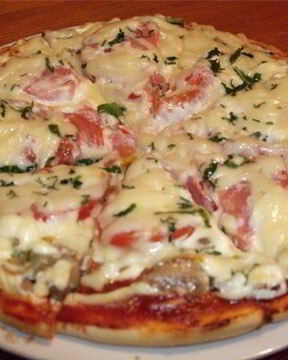 Пицца с колбасой в мультиварке