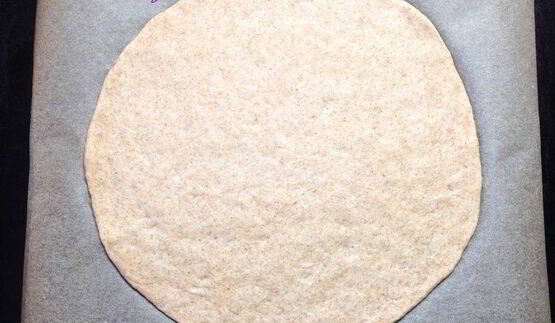 пицца с шиитаке и пастой из грецкого ореха