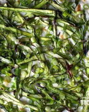 Пицца со спаржей и луком