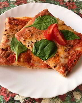 Потрясающая итальянская пицца с моцареллой