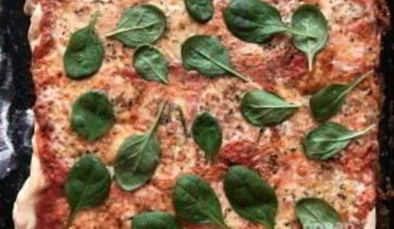 потрясающая итальянская пицца с моцареллой