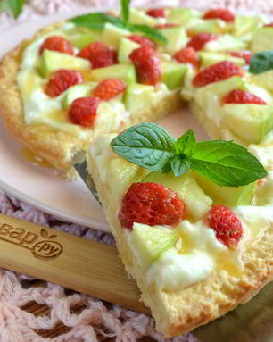 Яблочная пицца с карамелью