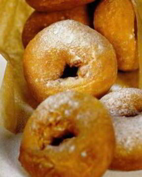 Пончики с апельсиновым соусом