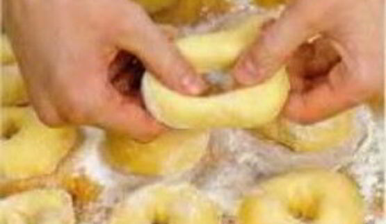 пончики с апельсиновым соусом