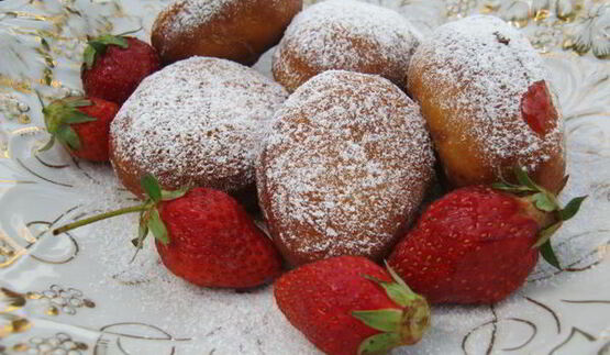 пончики с клубничной начинкой