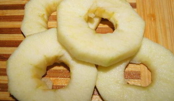 пончики с яблоками и коньяком