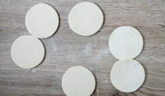 пончики во фритюре с шоколадом