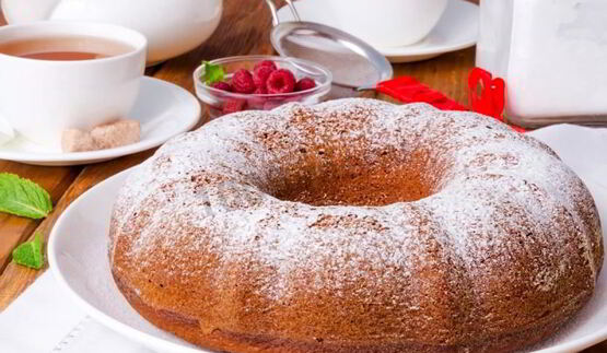 коврижка на кефире с вареньем