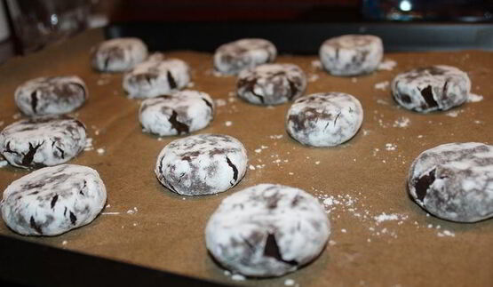 шоколадные пряники с трещинками