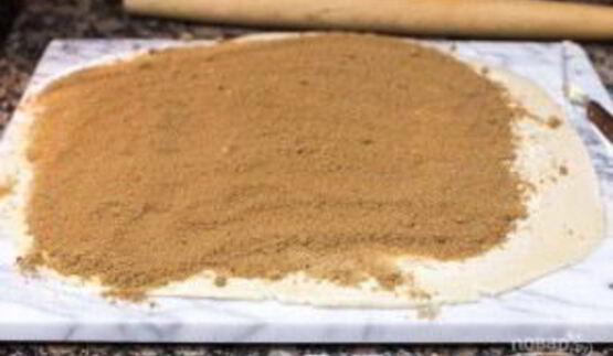 рулетики с корицей и глазурью