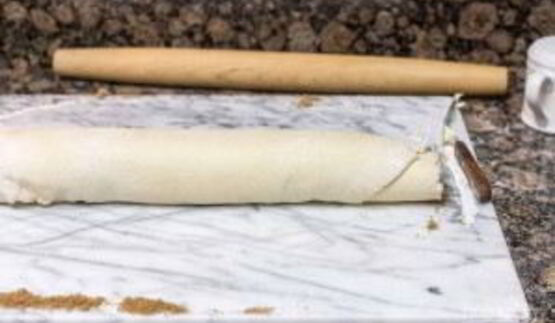 рулетики с корицей и глазурью