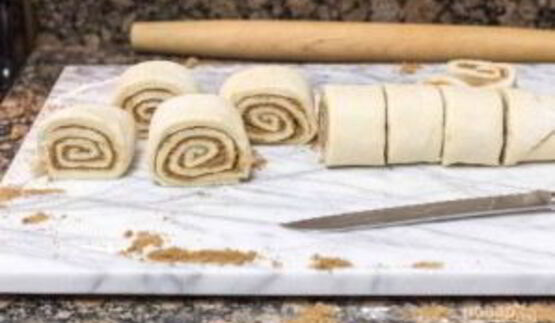 рулетики с корицей и глазурью