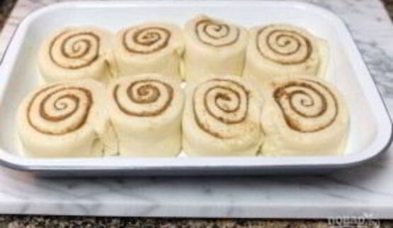 рулетики с корицей и глазурью