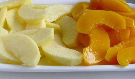 фруктовая шарлотка с шоколадной глазурью