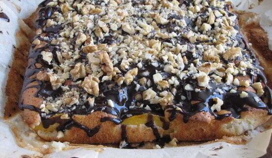 фруктовая шарлотка с шоколадной глазурью