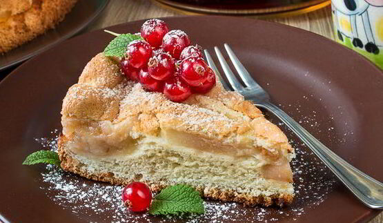 классическая яблочная шарлотка