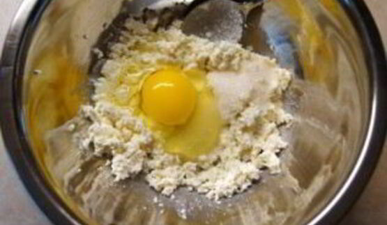 шарлотка из сухарей с яблоками