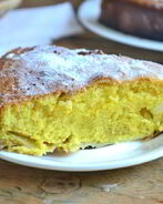 Шарлотка классическая с яблоками