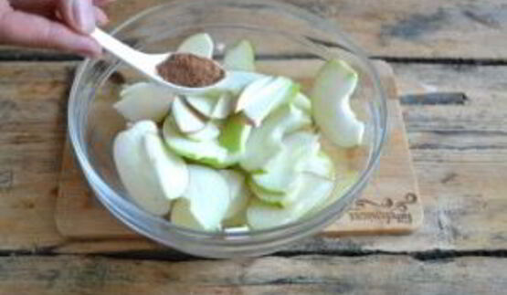 шарлотка классическая с яблоками