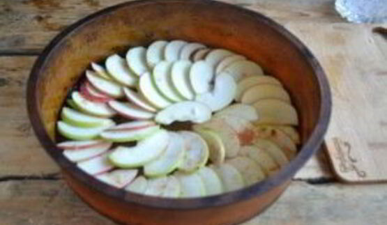 шарлотка классическая с яблоками