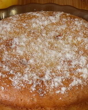 Шарлотка на сметане с яблоками