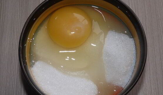 шарлотка на сметане с яблоками