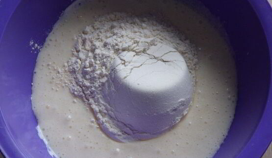 шарлотка на сметане с яблоками