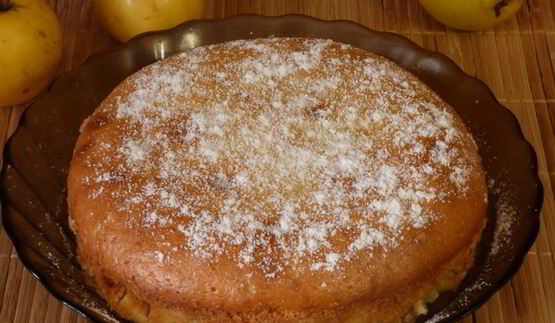 шарлотка на сметане с яблоками