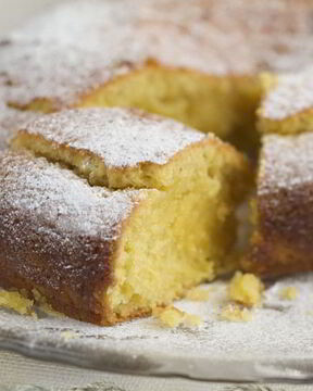 Шарлотка с ароматными персиками