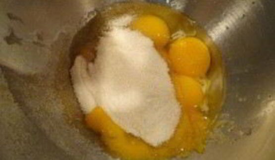 шарлотка с грушами и яблоками