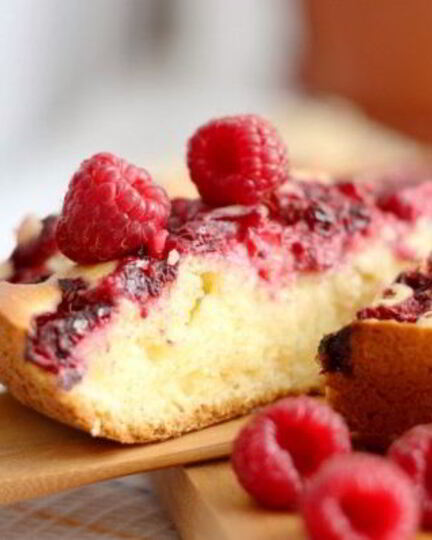 Рецепт шарлотки с малиной