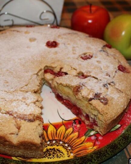 Рецепт шарлотки с вишней в духовке