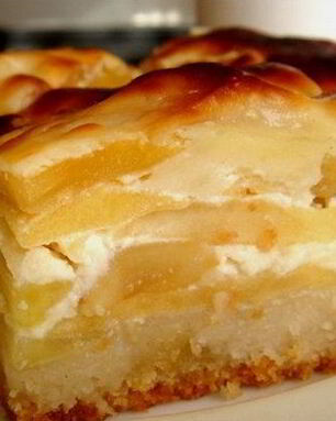 Шарлотка с яблоком на сметане