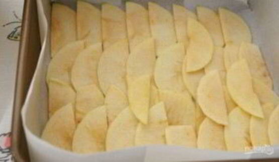 шарлотка с яблоком