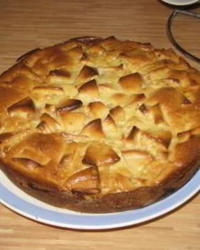 Шарлотка со сметаной и яблоками