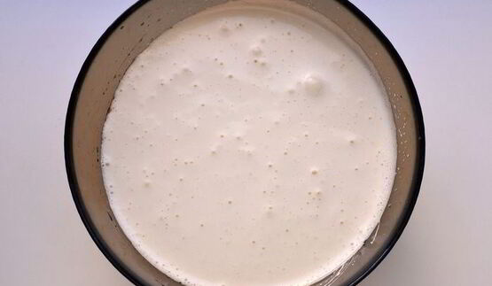 шоколадная шарлотка с грушей и корицей