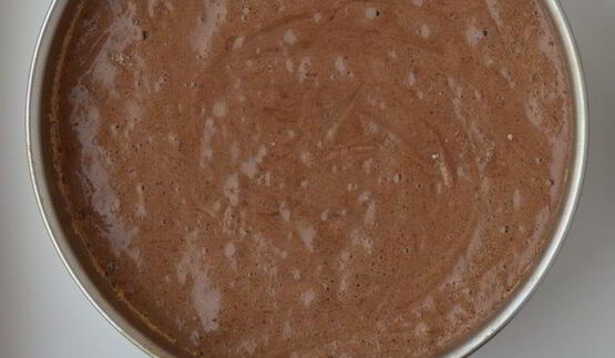 шоколадная шарлотка с грушей и корицей