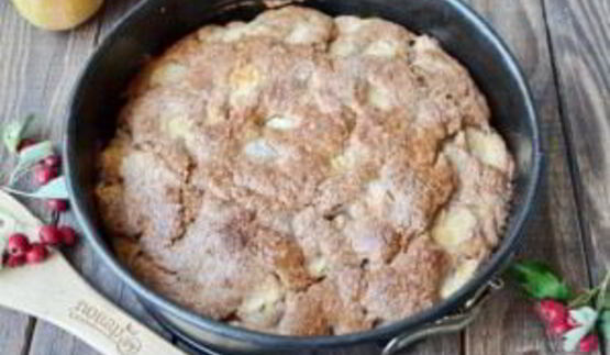 шоколадная шарлотка с яблоками