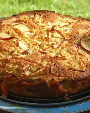 Яблочная шарлотка на сидре