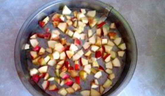 яблочная шарлотка