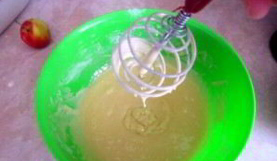 яблочная шарлотка