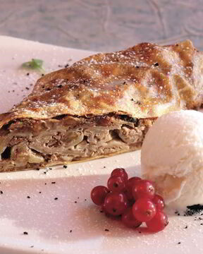 Быстрый яблочный штрудель из лаваша