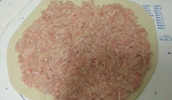 мясо-капустный штрудель из кабачкового теста