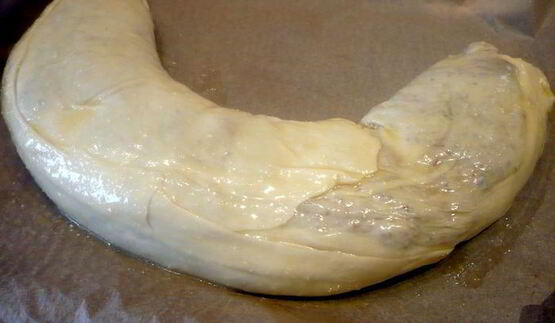 ореховый штрудель с миндальным соусом